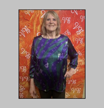 Blusa de Satén de Seda Estampada Abotonada en Zona de la Espalda