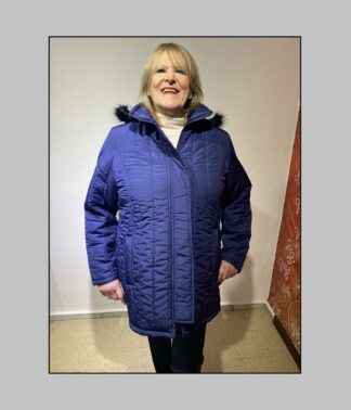 Campera de Abrigo de Matelassé, con Cierre y Capucha con Piel